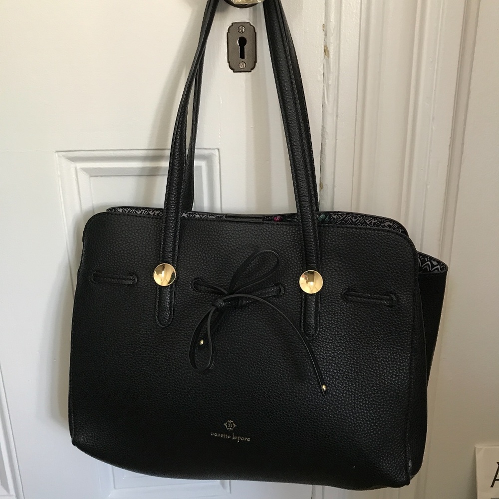 Nanette Lepore Tote/Shoulder bag. Black
